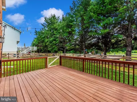 Exterior - 10 Easy St, Thurmont, MD 21788 photo 3 of 11