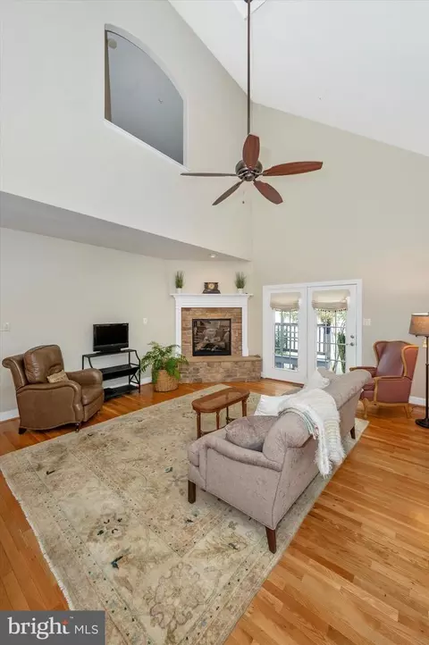 Living - 9158 Hinks Ln, Frederick, MD 21704 photo 1 of 2