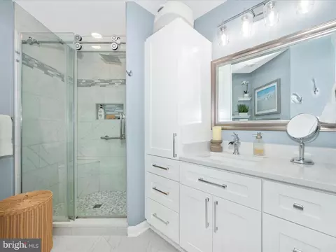 Bath - 2502 Driftwood Ct #1B, Frederick, MD 21702 photo 1 of 6
