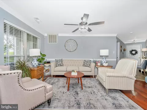 Living - 2502 Driftwood Ct #1B, Frederick, MD 21702 photo 4 of 9