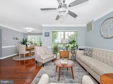 Living - 2502 Driftwood Ct #1B, Frederick, MD 21702 photo 2 of 9