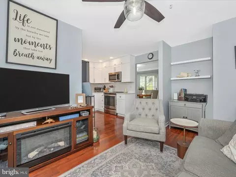 Living - 2502 Driftwood Ct #1B, Frederick, MD 21702 photo 9 of 9