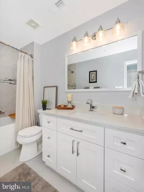 Bath - 2502 Driftwood Ct #1B, Frederick, MD 21702 photo 5 of 6