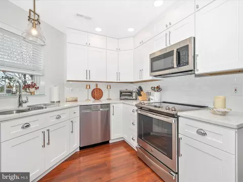 Kitchen - 2502 Driftwood Ct #1B, Frederick, MD 21702 photo 5 of 6