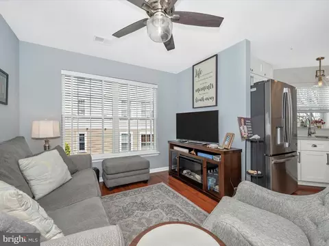 Living - 2502 Driftwood Ct #1B, Frederick, MD 21702 photo 7 of 9