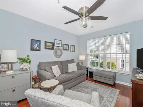 Living - 2502 Driftwood Ct #1B, Frederick, MD 21702 photo 6 of 9