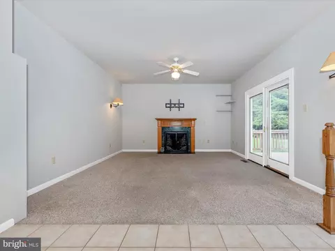 Living - 810 Geronimo Dr, Frederick, MD 21701 photo 8 of 9