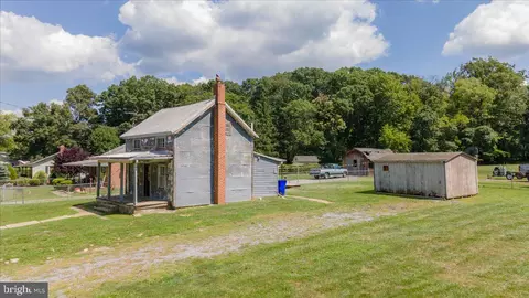 Exterior - 6415 Mountaindale Rd, Frederick, MD 21702 photo 2 of 4