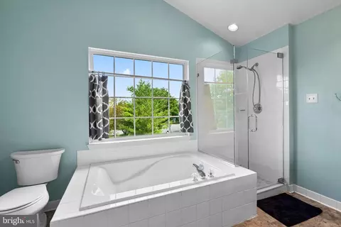 Bath - 100 Buell Dr, Frederick, MD 21702 photo 2 of 3