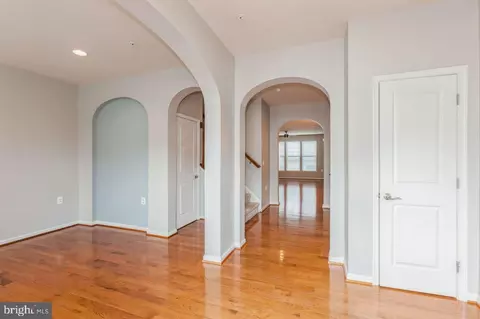 Entry Way - 3010 Palatine Dr, Frederick, MD 21701 photo 2 of 5