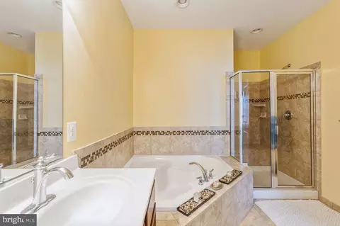 Bath - 3010 Palatine Dr, Frederick, MD 21701 photo 2 of 3