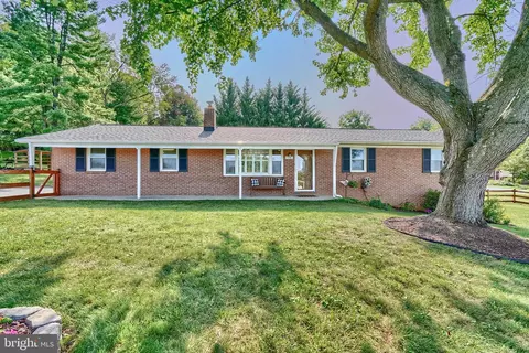 7301 Pin Oak Dr, Middletown, MD 21769