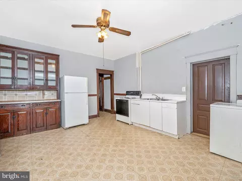 Entry Way - 350 E 3rd St, Frederick, MD 21701 photo 3 of 5
