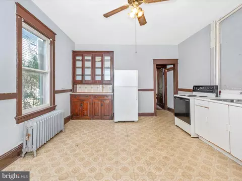 Entry Way - 350 E 3rd St, Frederick, MD 21701 photo 2 of 5
