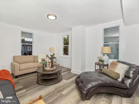 Living - 711 E B St, Brunswick, MD 21716 photo 4 of 4