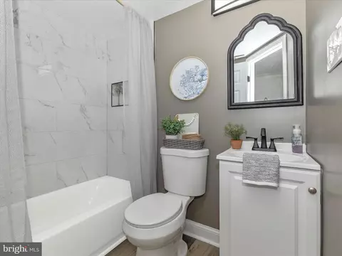 Bath - 711 E B St, Brunswick, MD 21716 photo 1 of 2