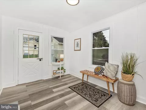 Entry Way - 711 E B St, Brunswick, MD 21716 photo 6 of 6