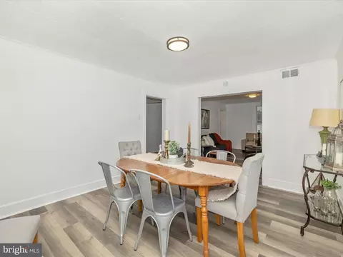 Dining - 711 E B St, Brunswick, MD 21716 photo 4 of 6