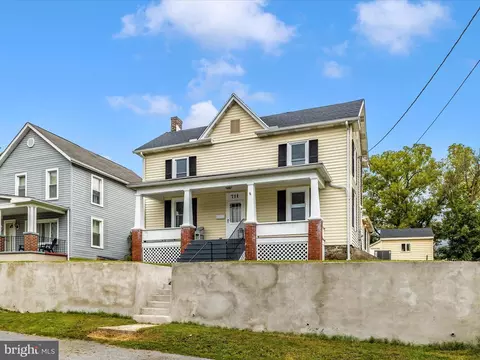 Exterior - 711 E B St, Brunswick, MD 21716 photo 2 of 9
