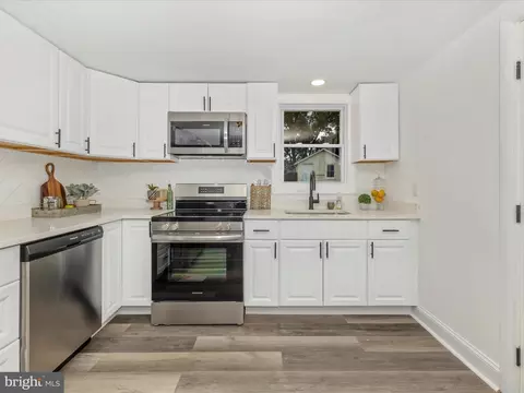 Kitchen - 711 E B St, Brunswick, MD 21716 photo 3 of 5