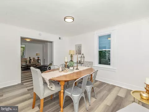 Dining - 711 E B St, Brunswick, MD 21716 photo 5 of 6