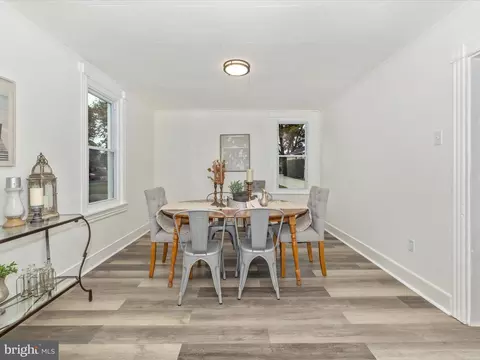 Dining - 711 E B St, Brunswick, MD 21716 photo 1 of 6