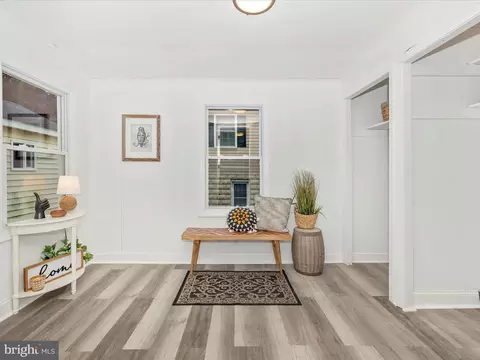 Entry Way - 711 E B St, Brunswick, MD 21716 photo 5 of 6