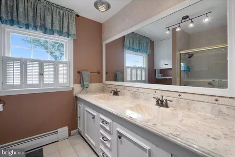 Bath - 6108 Long Branch Rd, Frederick, MD 21701 photo 2 of 3