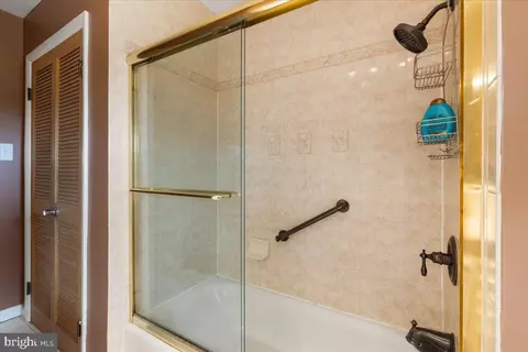 Bath - 6108 Long Branch Rd, Frederick, MD 21701 photo 3 of 3