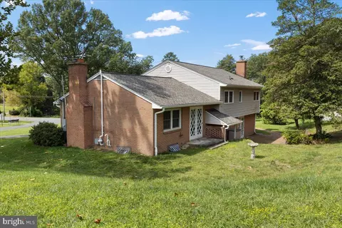 Exterior - 6108 Long Branch Rd, Frederick, MD 21701 photo 7 of 10