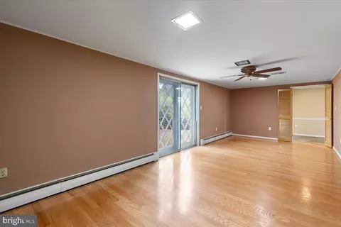 Living - 6108 Long Branch Rd, Frederick, MD 21701 photo 4 of 11