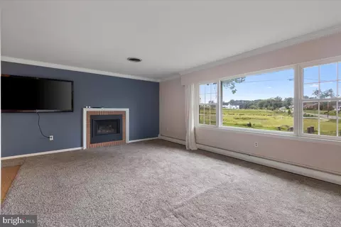 Living - 6108 Long Branch Rd, Frederick, MD 21701 photo 6 of 11