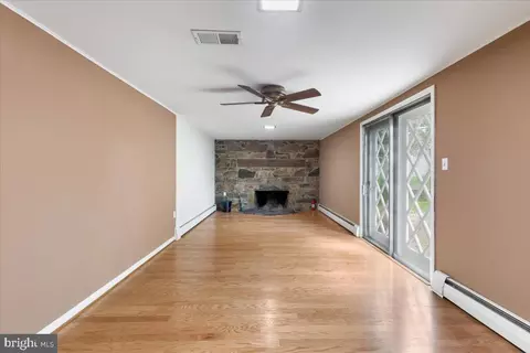 Living - 6108 Long Branch Rd, Frederick, MD 21701 photo 2 of 11
