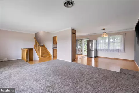 Living - 6108 Long Branch Rd, Frederick, MD 21701 photo 8 of 11