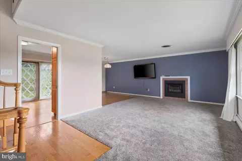 Living - 6108 Long Branch Rd, Frederick, MD 21701 photo 5 of 11