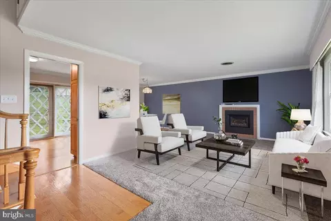Living - 6108 Long Branch Rd, Frederick, MD 21701 photo 7 of 11