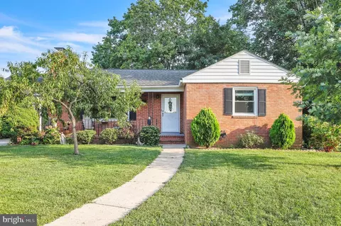 921 Shawnee Dr, Frederick, MD 21701