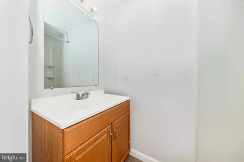 Bath - 14 Fairview Ave, Frederick, MD 21701 photo 3 of 4