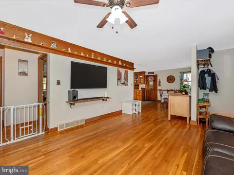 6832 Willis Ln, Frederick, MD 21702 photo 8
