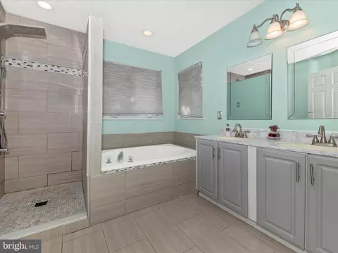 Bath - 1636 Coopers Way, Frederick, MD 21701 photo 2 of 6