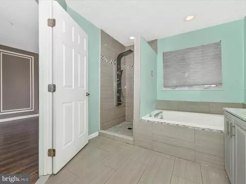 Bath - 1636 Coopers Way, Frederick, MD 21701 photo 3 of 6