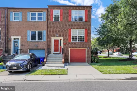 7105 Bradshaw Ct E, Frederick, MD 21703