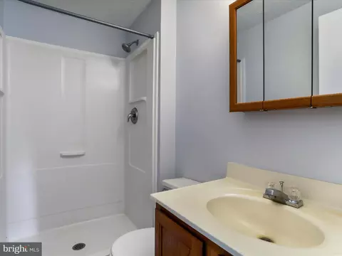 Bath - 324 Heather Ridge Dr, Frederick, MD 21702 photo 2 of 3