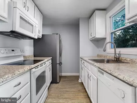 Kitchen - 324 Heather Ridge Dr, Frederick, MD 21702 photo 2 of 4