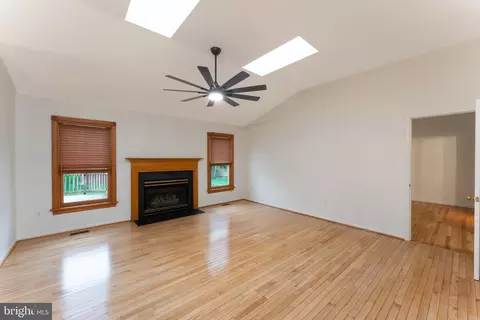 803 Geronimo Dr, Frederick, MD 21701 photo 2