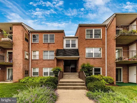 300 Chapel Ct #101, Walkersville, MD 21793