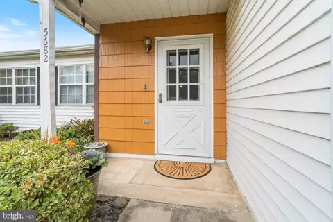 5682 Barberry Ct, Frederick, MD 21703 photo 2