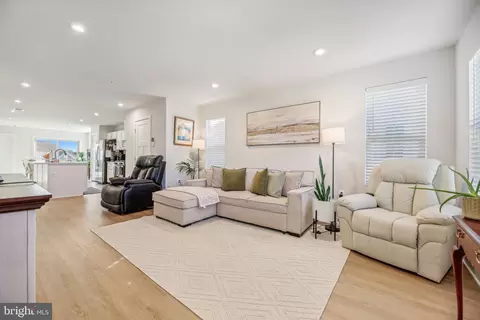 360 Shortleaf Cir, Frederick, MD 21702 photo 7