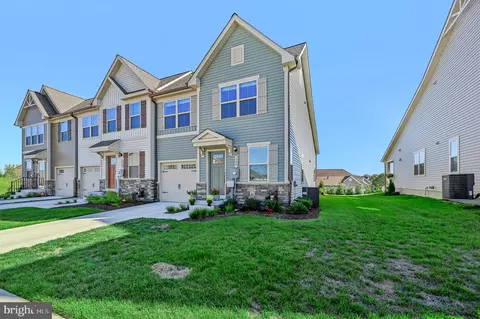360 Shortleaf Cir, Frederick, MD 21702 photo 2