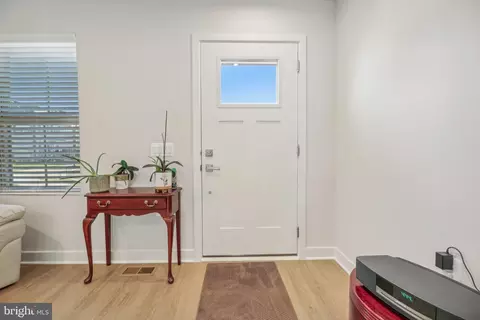 360 Shortleaf Cir, Frederick, MD 21702 photo 4